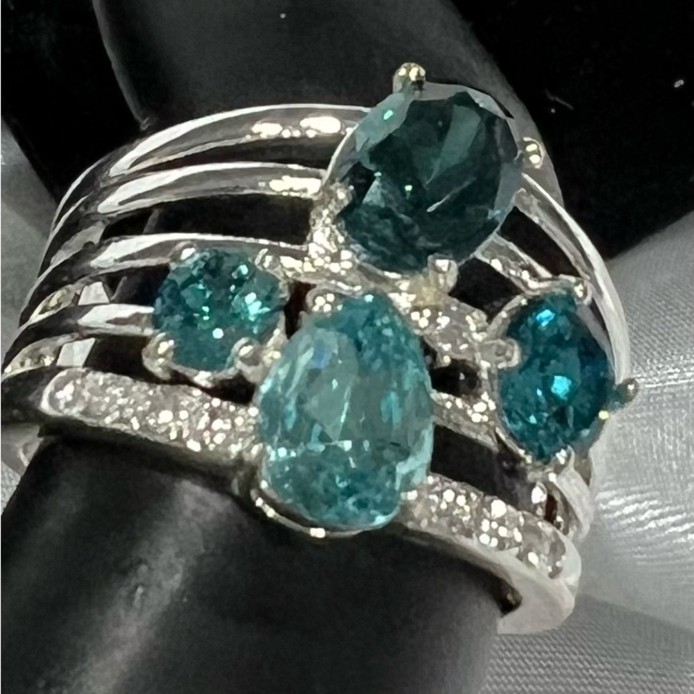 SWAROVSKI ELEMENTS Elegant Silver and AQUAMARINE,TOPAZ  & CLEAR CRYSTAL Ring 9